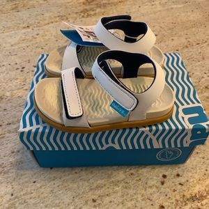 Native charley sandals C7